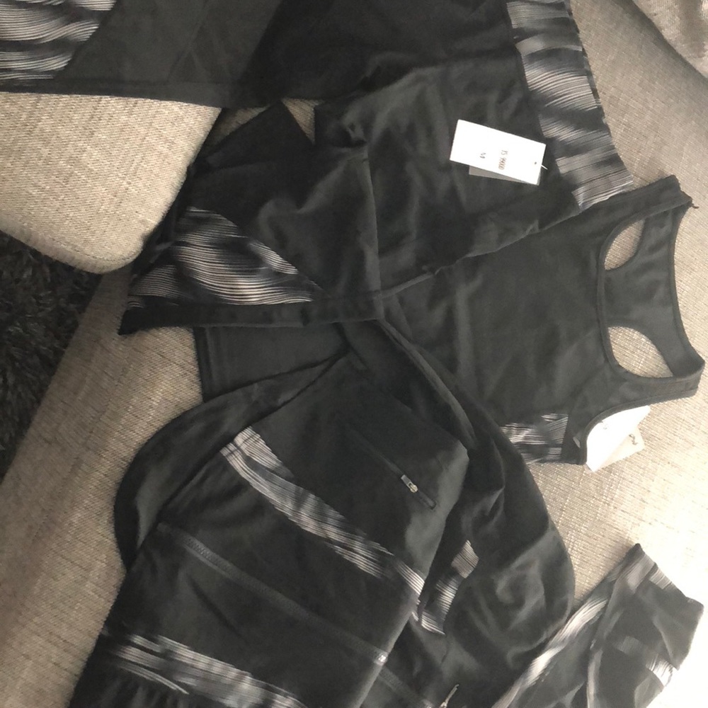3 piece fitness apparel. Mesh, cute!!